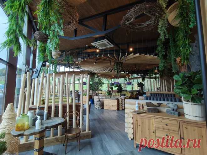 Пообедали за 6000 р. в северной глубинке. В ресторане, который опровергает представление о том, как все плохо в провинции
Этот ресторан стоит буквально в чистом поле. 700 км на север от Москвы, от ближайшего областного центра, Вологды, и то 200 км. А чтобы в него попасть, нужно специально свернуть с трассы. Вот уж никак не ожидала, что в этакой глуши мы вдруг отыщем ресторан такого уровня сервиса с отличной кухней. Чем мы там подкрепились, […]
Читай дальше на сайте. Жми подробнее ➡