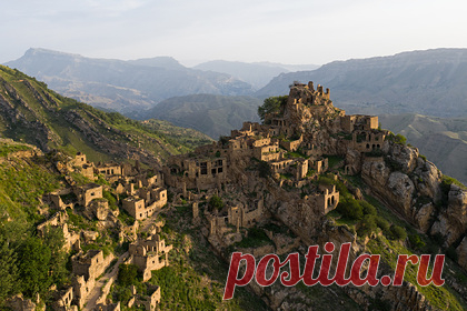 В Дагестане захотели возродить популярный среди туристов «аул-призрак». В Дагестане захотели возродить древний аул Гамсутль в Гунибском районе. Жители популярного среди туристов места, которое называют «аулом-призраком», предложили властям помощь в возрождении села. Вопрос уже обсудили с представителями местной общественной организации «Возрождение».