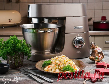 Оливье с куриной грудкой и домашним майонезом, пошаговый рецепт на 3303 ккал, фото, ингредиенты - KENWOOD