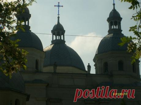 под сенью Святых куполов