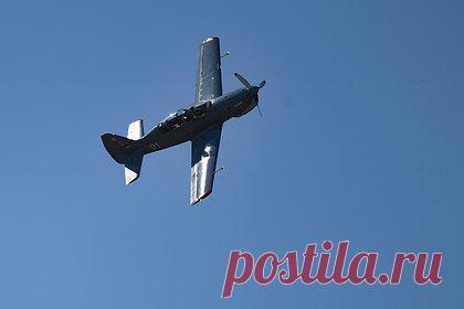 В России завершили испытания самолета Як-152 для ВКС. Новый легкий учебно-тренировочный самолет первоначальной подготовки пилотов Воздушно-комических сил (ВКС) России Як-152 завершил госиспытания. Испытания машины — дополнения к учебно-боевому комплексу на базе самолета Як-130 — завершили в конце прошлого года, были подтверждены основные летно-технические характеристики.