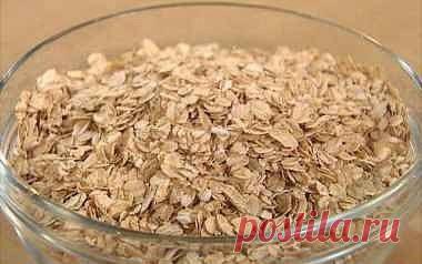 КАК ИЗБАВИТЬСЯ ОТ ОТЕКОВ И СТАБИЛИЗИРОВАТЬ ДАВЛЕНИЕ?
Покупаем хлопья геркулеса. 
На одну порцию 2 ст ложки хлопьев с верхом, промываем через дуршлаг в проточной воде, заливаем 300 мл крутого кипятка, кипятим пять минут и настаиваем десять минут. Пьем 1-2 раза в день за 20 минут до еды. Месяц прием, 10 дней перерыв.
Укрепляются защитные силы организма, повышается иммунитет. Исчезают отеки. Стабилизируется работа мочевыделительной системы и давление, уровень сахара в крови сделается нормальным.