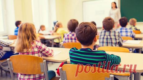 Крышу школы на Алтае во время занятий сорвало ветром. На Алтае новую крышу школы сорвало ветром во время занятий, когда дети находились внутри. Об этом сообщают &quot;Вести Алтай&quot;. Инцидент произошел в селе Николаевка Поспелихинского района, когда дети находились на занятиях в разгар ...