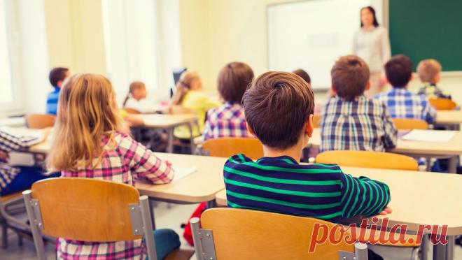 Крышу школы на Алтае во время занятий сорвало ветром. На Алтае новую крышу школы сорвало ветром во время занятий, когда дети находились внутри. Об этом сообщают "Вести Алтай". Инцидент произошел в селе Николаевка Поспелихинского района, когда дети находились на занятиях в разгар ...