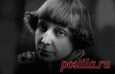 Почему лучше не читать биографию Марины Цветаевой?
Марина Цветаева – одна из самых знаменитых поэтесс Серебряного века. Большинству читателей она известна своей любовной лирикой, в которой запечатлен психологизм душевных переживаний, их противоречивость и...
Читай дальше на сайте. Жми подробнее ➡