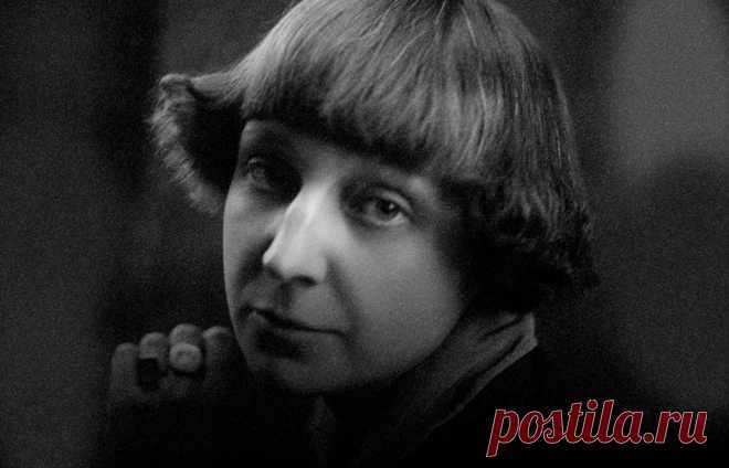 Почему лучше не читать биографию Марины Цветаевой?
Марина Цветаева – одна из самых знаменитых поэтесс Серебряного века. Большинству читателей она известна своей любовной лирикой, в которой запечатлен психологизм душевных переживаний, их противоречивость и...
Читай дальше на сайте. Жми подробнее ➡