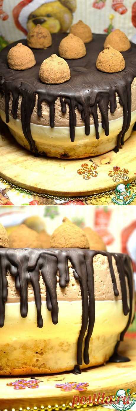 Лимонно-шоколадный десерт с Трюфелем. Простой вкусный тортик, мягкий бисквит и две нежные творожные прослойки, которые больше похожи на сливочное мороженое, чем на суфле или мусс. Одна прослойка с белым шоколадом и лимонным соком, вторая с молочным шоколадом. Автор: Eva Grimm