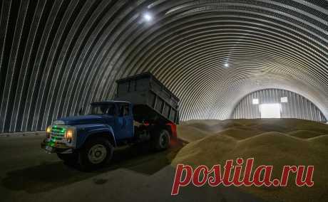 На Украине заявили о повреждении зернохранилищ в порту в Одесской области. Складские помещения и зернохранилища повреждены в одном из портов на юге Одесской области Украины, заявил в своем телеграм-канале глава местной областной военной администрации (ОВА) Олег Кипер.