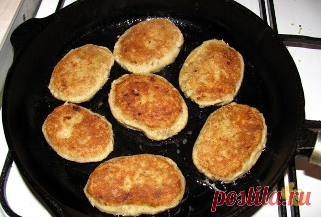 Котлеты из сардины


Если под рукой нет мяса, свежей рыбы, то можно сделать котлеты и из консервы. Вместо сардин (если они вам не нравятся) можно и другие консервы брать. Для приготовления котлет из сардин заранее отварите картофель в мундирах. Можно использовать молодую картошечку. Смотрим рецепт.


Ингридиенты:

Вареный рис: 1 Стакан,
Банка сардин: 1 Штука,
Лук: 1 Штука,
Яйцо: 1 Штука,
Картофель: 3 Штуки,
Соль, перец: По вкусу


Приготовление:

Подготовьте ингредиенты.
Л...