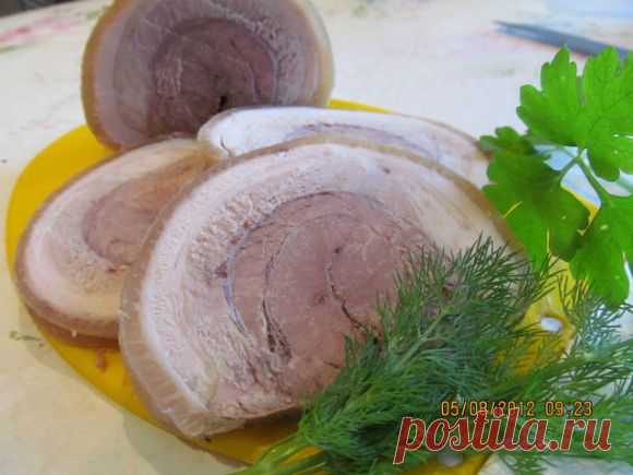 Мясной рулетик - вкусно и достаточно быстро.