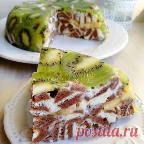 Маленькая просьба, кто заберёт к себе рецепт в закладки , оставьте любой смайл в комментариях.
Хочу видеть тех, кому нравится то, что я делаю🏽 Для меня это очень важно.
ᅠ
Девочки, если вы видите этот пост, поставьте, пожалуйста, лайк
Мне очень приятно, что вы цените мой труд
.
ТОРТИК ЗЕБРА С КИВИ И БАНАНОМ
Калорийность на 100гр. примерно 146 Ккал
Ингредиенты:
- 200гр. киви
- 100гр. банана
- 4 яйца
- 100гр. рисовой муки
- 5гр. разрыхлителя
- 10гр. какао
- 300мл молока 2,5%...