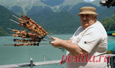 Отдыхали в Тбилиси и муж каким-то образом умудрился выпросить рецепт шашлыка у местного грузина. Готовим только по этому рецепту
Ну что? Давайте делиться своими секретками, господа! Сегодня, я хотела бы рассказать вам одну забавную историю, ну и конечно же рассказать вам про наш любимый рецепт шашлыка, который так сильно захотел себе в арсенал мой муж. Как в могли догадаться по названию этой...
Читай пост далее на сайте. Жми ⏫ссылку выше