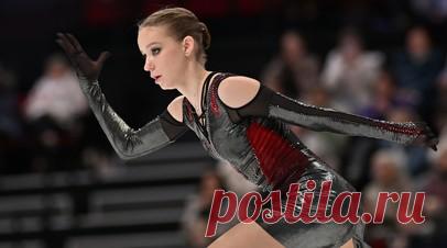 Украденное шоу: Садкова опередила Двоеглазову и выиграла этап Гран-при России в Омске, но осталась в тени Петросян. Дарья Садкова выиграла заключительный этап Гран-при России по фигурному катанию в Омске. 17-летняя подопечная Этери Тутберидзе единственной из лидеров турнира откатала произвольную программу без падений, хотя судьи и заминусовали ей квад-лутц за недокрут, и с отрывом в 2,75 балла в сумме опередила Алису Двоеглазову. Первенствовавшая в коротком прокате Алина Горбачёва замкнула…