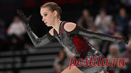 Украденное шоу: Садкова опередила Двоеглазову и выиграла этап Гран-при России в Омске, но осталась в тени Петросян. Дарья Садкова выиграла заключительный этап Гран-при России по фигурному катанию в Омске. 17-летняя подопечная Этери Тутберидзе единственной из лидеров турнира откатала произвольную программу без падений, хотя судьи и заминусовали ей квад-лутц за недокрут, и с отрывом в 2,75 балла в сумме опередила Алису Двоеглазову. Первенствовавшая в коротком прокате Алина Горбачёва замкнула…