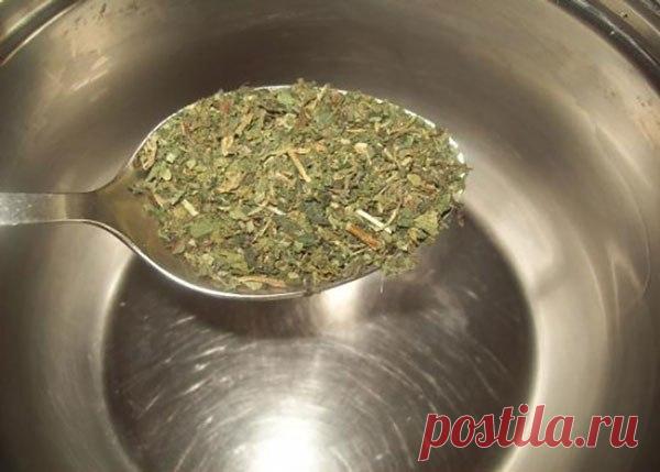 Остановить выпадение волос помогут эти 2 ингредиента! Густые, красивые и здоровые волосы за копейки!

кажется, что ваши волосы выпадают в огромном количестве, и такими темпами у вас будет некрасивая проплешина на макушке? Чтобы не допустить такого плачевного результата, необходимо немедленно принимать меры и остановить обильное выпадение волос. Есть прекрасное средство, состоящее всего из двух ингредиентов, простых и доступных буквально каждому, которое может помочь тебе с...