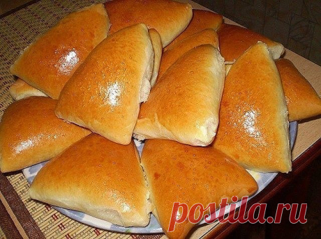 НЕЖНЕЙШИЕ ПИРОЖКИ БЕЗ МАСЛА И ЯИЦ…НА МАЙОНЕЗЕ!

Тесто потрясающее, выпечка из этого теста получается мягкая, пышная, вкусная и не черствеет в течении нескольких дней!

Ингредиенты;
Майонез - 150 грамм;
Соль - 1/2 ч.л;
Сахар - 3 ч.л;
Сухие дрожжи - 8 грамм (можно заменить на свежие 25 грамм);
Мука - 4 стакана;
Молоко - 1/2 стакана;
Вода - 1/2 стакана.

Приготовление:

Для начала приготовим опару. Смешаем в миске теплое молоко и теплую воду, добавить дрожжи, сахар и 4 столов...