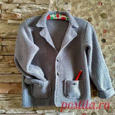 Вязаный блейзер для маленького джентльмена.