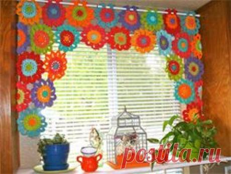 Яркая штора для кухни