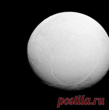 «Кассини» готовится пройти сквозь водяную струю, бьющую с поверхности Энцелада - МирТесен