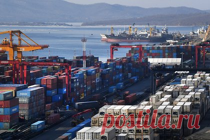 Товарооборот между Россией и Китаем вырос. Товарооборот России и Китая с января по октябрь увеличился в годовом исчислении на 33 процента, достигнув отметки в 153,938 миллиардов долларов. Об этом пишет ТАСС со ссылкой на Главное таможенное управление КНР. По информации таможни, экспорт из Китая в Россию за десять месяцев увеличился на 12,8 процентов.