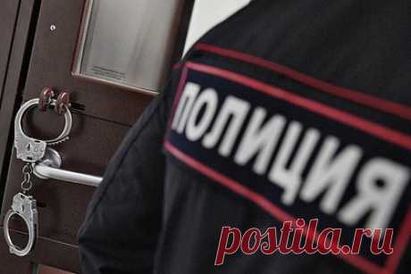 Россиянина осудят за поджог сожительницы после ссоры. В Хабаровском крае суд рассмотрит дело 58-летнего мужчины, расправившегося с 51-летней сожительницей. В июне 2023 года обвиняемый поссорился с подругой в селе Петровичи района имени Лазо. Он облил ее бензином и кинул зажженную спичку. За жизнь россиянки боролись два месяца, однако спасти ее не удалось.