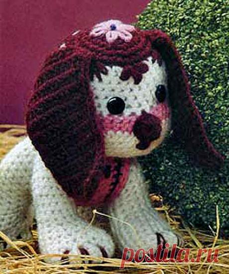 Симпатичная вязаная собачка крючком в технике амигуруми Симпатичная вязаная собачка, связанная крючком в технике амигуруми — хороший подарок ребенку или другу. Вам потребуется: около 100 г остатков разноцветной пряжи; вязальный крючок (номер завис…