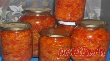 Салат «Кузя» на зиму
Подготовьте такие продукты:
Помидоры — 3 кг.;
Лук репчатый — 1 кг.;
Перец болгарский — 0,5 кг.;
Морковь — 1 кг.;
Соль — 3 полные столовые ложки;
Сахар — 1 стакан;
Растительное масло — 0,5 л.
Салат «Кузя» на зиму. Пошаговый рецепт
Нарезаем помидоры  дольками, лук репчатый — полукольцами, а перец болгарский — соломкой.
Морковь натираем на крупной терке.
Все ингредиенты складываем в кастрюлю, добавляем три полные ложки соли, сахар и растительное масло.
Все перемешайте и постав