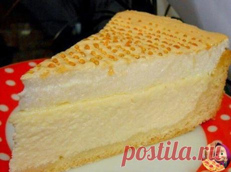 Творожный торт ″Слёзы ангела″

Ингредиенты:

Нам нужно для основы :
1 ст муки
1 ч.л разрыхлителя
80 г масла
2 ст.л сахара
1 небольшое яйцо

Для начинки:
500 г творога
0,5 ст сахара
3 желтка
1 ст.л манки
100 г сметаны или густых сливок
ваниль

Для суфле:
3 белка
3 ст.л сахарной пудры

Приготовление:

1. Основа: муку смешать с разрыхлителем и порубить с охлажденным маслом.
2. Яйца взбить с сахаром. Смешать всё и вымесить тесто. Готовое тесто завернуть в пищевую пленку и поло...