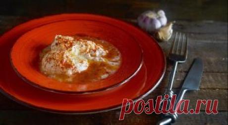 Турецкая яичница с йогуртом «Чылбыр» — Фактор Вкуса