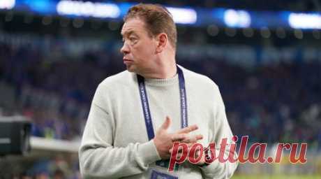 Обидная развязка: Слуцкий не сумел стать чемпионом Китая с «Шанхай Шэньхуа». «Шанхай Шэньхуа» не сумел стать чемпионом Китая. За два тура до финиша подопечные Леонида Слуцкого поднялись на вершину таблицы, воспользовавшись осечкой главного конкурента «Шанхай Порта». Однако в предпоследнем матче сенсационно разошлись миром с аутсайдером «Шэньчжэнь Пэн Сити» и в итоге довольствовались серебром. Вместе с тем команда в дебютном сезоне под руководством россиянина впервые с 2010-го поднялась на…