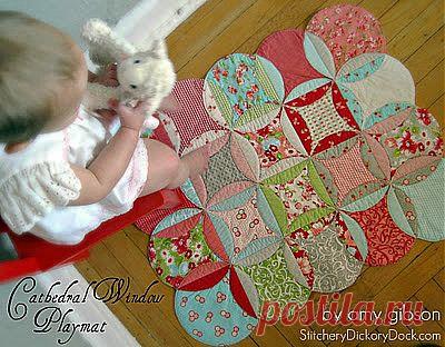 Сшить коврик из лоскутов.