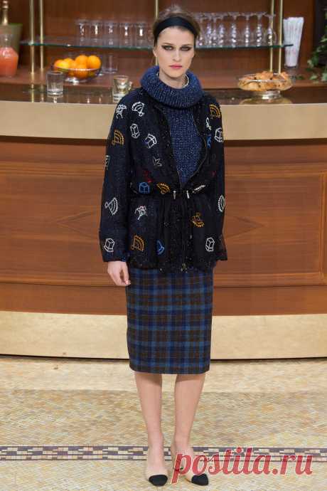 Chanel Fall 2015 Ready-to-Wear Collection Photos - Vogue