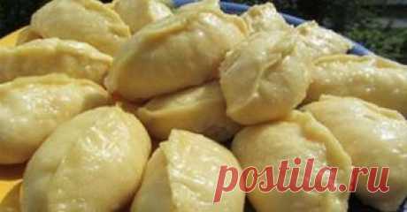Что не заверни в это тесто будет несказанно вкусно! Этот рецепт передавался в нашей семье из поколения в поколение. Хочу поделиться рецептом воздушного теста для вареников на пару....