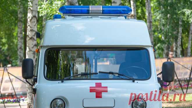 На Урале школьница выпала из окна в оздоровительном лагере. Сотрудников оздоровительного лагеря "Голубая волна", где девятилетняя воспитанница выпала из окна, привлекли к ответственности. Об этом сообщил в пресс-службе прокуратуры Челябинской области. Несчастный случай произошел 5 июня. ...
