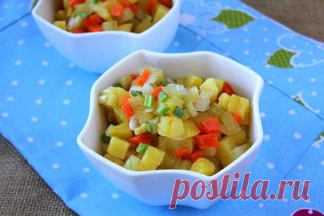 Рецепт картофельного салата с солеными огурцами как в детском саду / Меню недели