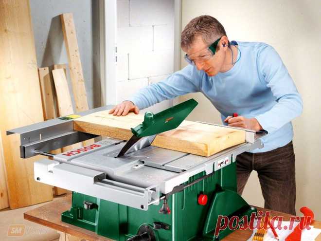 Многофункциональный бытовой деревообрабатывающий станок Создание качественных изделий из дерева доступно не только мастерам производственных предприятий. Любой человек в силах освоить обработку этого материала. Для упрощения рабочих операций и уменьшения ошибок применяют специализированное оборудование. В этой статье рассказано о том, как правильно выбрать и приобрести многофункциональный бытовой деревообрабатывающий станок для применения в быту. Область применения и преим...