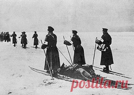 Переноска раненых на лыжах / История цивилизаций!