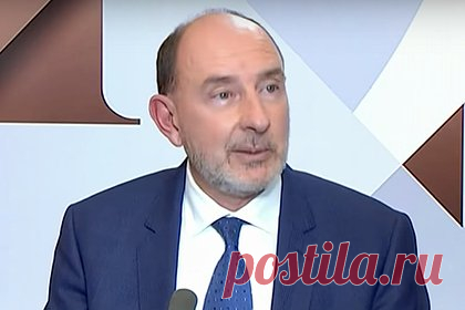 Внук де Голля заявил о поддержке России большей частью населения Земли. Внук экс-президента Франции генерала Шарля де Голля Пьер де Голль заявил, что Россию поддерживают две трети населения Земли, вопреки распространенному мнению о ее изоляции. Де Голль также указал, что его поразили случаи дискриминации российских спортсменов и деятелей культуры по национальному признаку.