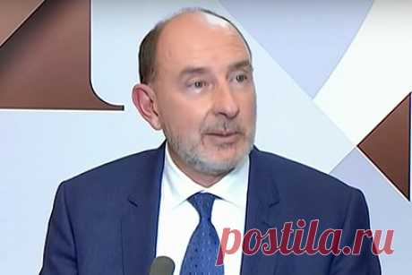 Внук де Голля заявил о поддержке России большей частью населения Земли. Внук экс-президента Франции генерала Шарля де Голля Пьер де Голль заявил, что Россию поддерживают две трети населения Земли, вопреки распространенному мнению о ее изоляции. Де Голль также указал, что его поразили случаи дискриминации российских спортсменов и деятелей культуры по национальному признаку.