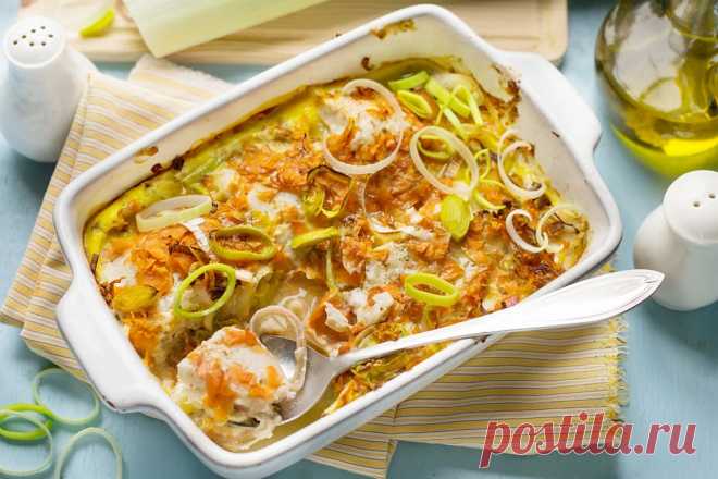 Gratin mit Kabeljau und Kartoffeln im Backofen Dieser Gratin mit Kartoffeln und Kabeljau ist ein feines Gericht, das wunderbar in die Alltagsküche passt. Der Kartoffelgratin mit Parmesan und einer cremigen Sauce eignet sich besonders gut für alle, die wenig Zeit haben, da es ohne Vorkochen der rohen Kartoffeln direkt in den Ofen geht.
