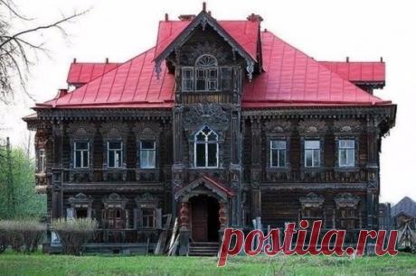 Заброшенный терем в Костромской области, Россия