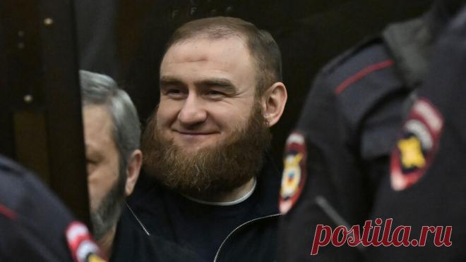 Названы причины попаданий экс-сенатора Арашукова в ШИЗО "Черного дельфина". Бывшего сенатора от Карачаево-Черкесии Рауфа Арашукова дважды отправляли в ШИЗО исправительной колонии ИК-6 "Черный дельфин" за нарушения распорядка. Об этом пишет РИА Новости со ссылкой на пресс-бюро УФСИН по Оренбургской ...