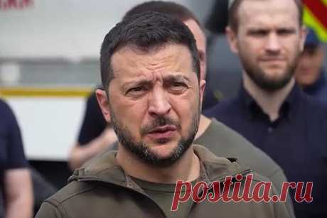 На Украине обвинили Зеленского в связях с ХАМАС. Президент Украины Владимир Зеленский может оказаться в центре грандиозного международного скандала из-за связей с палестинским движением ХАМАС. Об этом заявил советник Леонида Кучмы Олег Соскин. По его словам, у Израиля уже, скорее всего, есть точные данные по поводу найденного секторе Газа переданного Украине оружия.