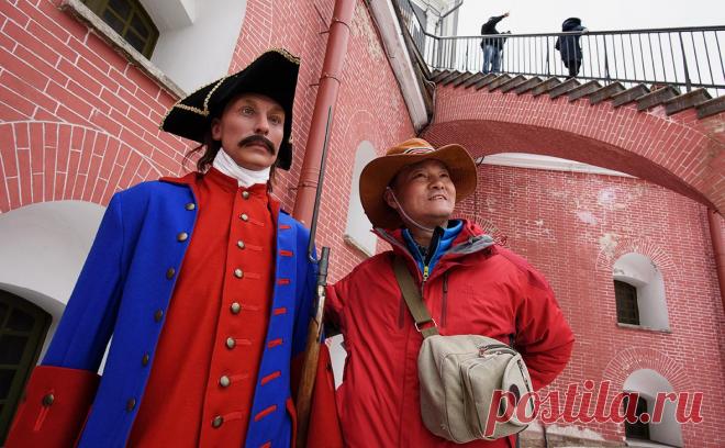 Туристы из Китая вернули лидерство по числу поездок в Россию. Запуск электронной визы и возобновление безвиза для групп из Китая отразилось на въездном турпотоке. По итогам девяти месяцев 2023-го число поездок иностранных туристов в Россию выросло в три раза, а китайцы вновь стали лидерами