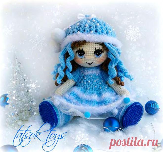 PDF Малышка Винте крючком. FREE crochet pattern; Аmigurumi toy patterns. Амигуруми схемы и описания на русском. Вязаные игрушки и поделки своими руками #amimore - кукла в платье из обычной пряжи, куколка девочки в зимнем наряде.