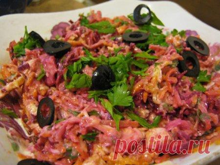 Морковь по-корейски — незаменимая закуска на любом праздничном столе В Средней Азии эту закуску именуют морковча, у нас прижилось другое название — морковь по-корейски. Этот продукт легко приобрести в супермаркетах, магазинах и на рынке. Приготовить закуску несложно. Д…