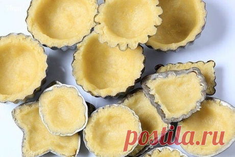 Самое классное тесто для корзиночек

Корзиночки получаются настолько вкусными, что после этого теста не хочется пробовать никакое другое. Это, наверное, самое классное тесто для корзиночек, которое я пробовала.

Корзиночки рассыпчатые, мягкие, настолько хрупкие, что нужно очень осторожно их вынимать из формочек. Ну, а в сочетании с густым джемом и вкусным белковым кремом - просто песня! Кстати, и для жульена отлично подходят.

Ингредиенты:

0,5 ст. сахара
1 яйцо
100 г слив...