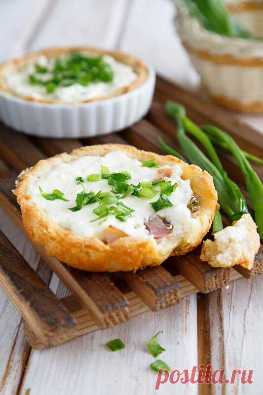 ღПироги с творогом, луком и беконом