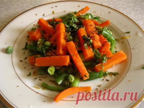 Теплый салат с морковью и стручковой фасолью