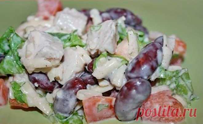 Салат с КУРИЦЕЙ и ФАСОЛЬЮ Вкусненько! Особенно приятно то, что все ингредиенты не надо готовить, кроме куриного филе! Ингредиенты: красная фасоль 1 банка сухарики 1 пачка отварная куриная грудка сыр 150 гр зеленый салат помидоры 1-2 шт майонез Приготовление: Выкладываем из банки фасоль. Высыпаем сухарики. Куриную грудку режем кубиками и добавляем в салат. Выкладываем тертый сыр. Салатные листья мелко режем, …